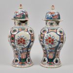 946 6048 VASES AND COVERS
